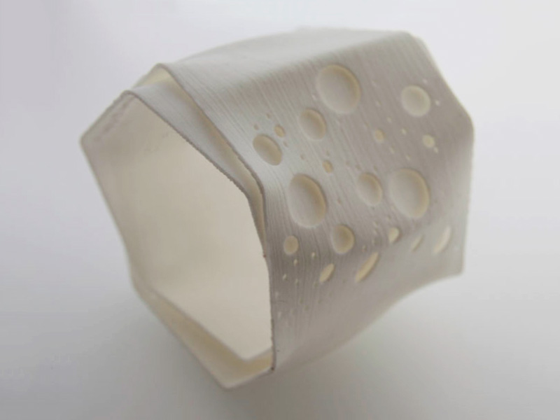 Il bracciale Berlino 03 di Manuganda realizzato in nylon con tecnica 3D